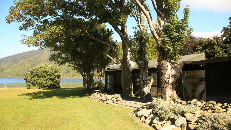 Hiker's cabins are close to the beach and provide excellent ocean views at Furneaux Lodge in the Marlborough Sounds at the top of New Zealand's South Island.